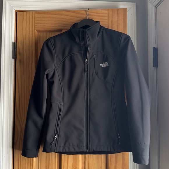 The North Face Women's windwall jacket - Picture 9 of 11